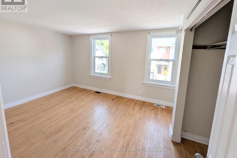 28488845/8-robinson-avenue/sandy-hill/ottawa/ontario/K1N8N9_10