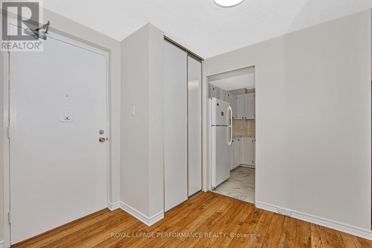 28570887/521-1599-lassiter-terrace/beaconwood/ottawa/ontario/K1J8R6_8