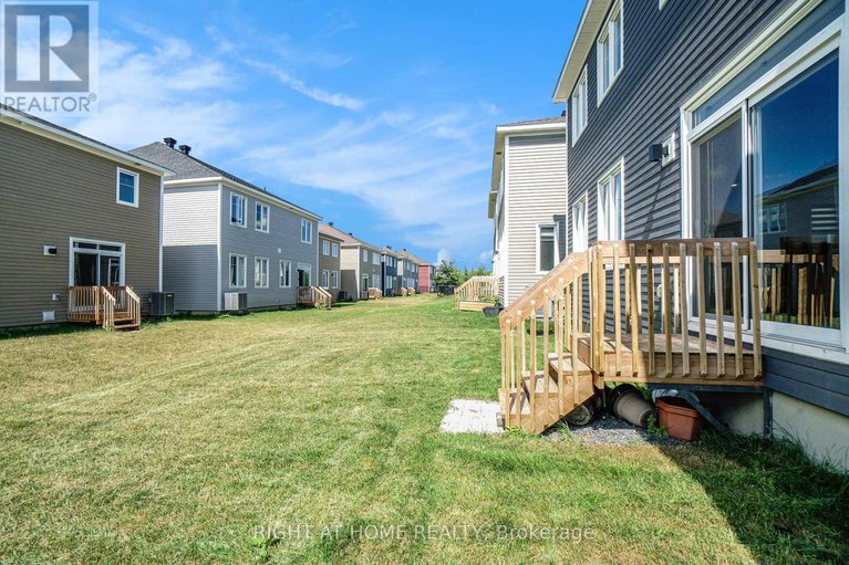 28630284/657-terrier-circle/goulbourn-twp-from-franktown-rdsouth-to-rideau/ottawa/ontario/K0A2Z0_29