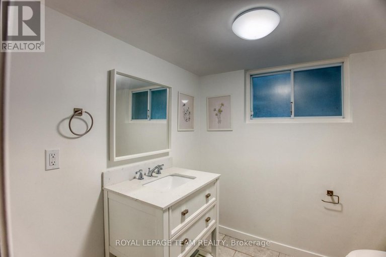 29145085/2010-featherston-drive/urbandale-acres/ottawa/ontario/K1H6P9_21