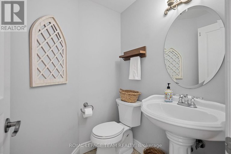 28316771/2377-pine-avenue/manotick-east-to-manotick-station/ottawa/ontario/K4M1B4_22