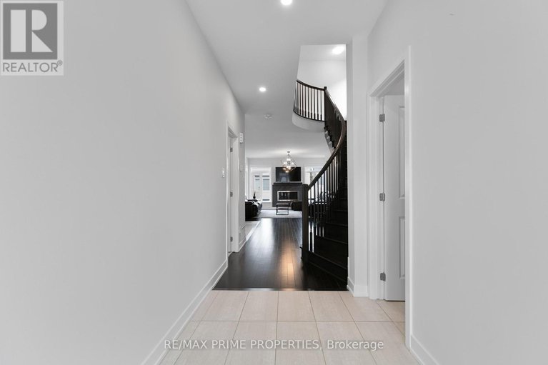 28408165/249-fountainhead-drive/mer-bleuebradley-estatesanderson-park/ottawa/ontario/K1W0H4_5