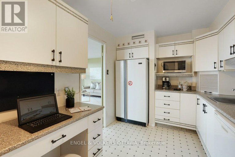 29565524/803-370-dominion-avenue/westboro-west/ottawa/ontario/K2A3X4_17