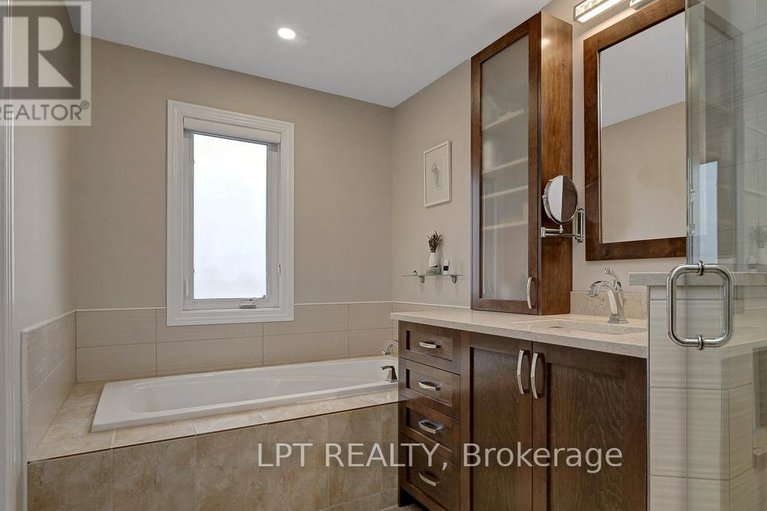 29614830/176-lanark-avenue/westboro-north/ottawa/ontario/K1Z1E5_36