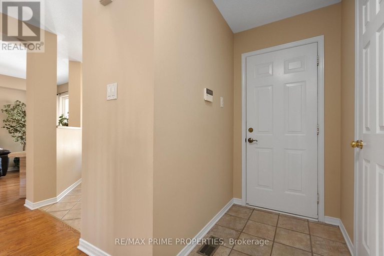 29075456/1545-senateurs-way/fallingbrookpineridge/ottawa/ontario/K4A4A2_18