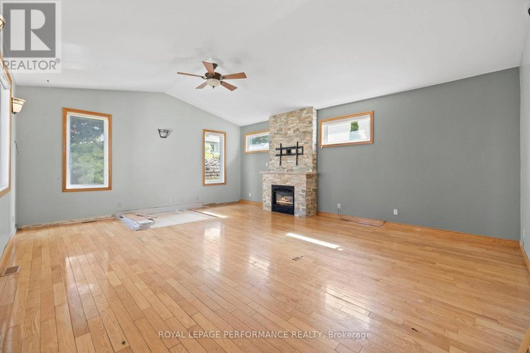 28857396/198-park-grove-drive/queenswood-heights-south/ottawa/ontario/K1E2T1_16
