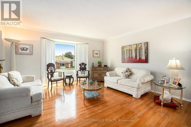 28777334/4362-whittaker-crescent/pineview/ottawa/ontario/K1B4P2_7