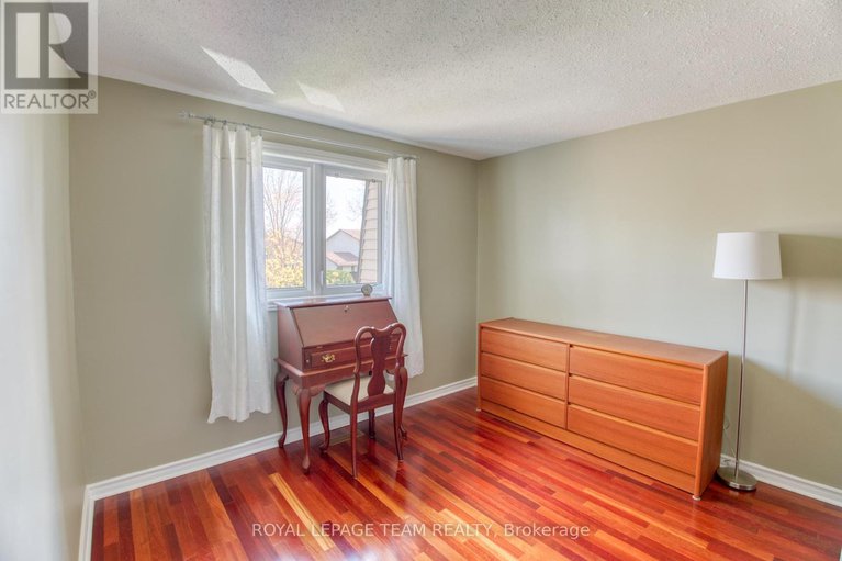 28311456/23-tulane-crescent/on-the-green/ottawa/ontario/K2J2G2_15