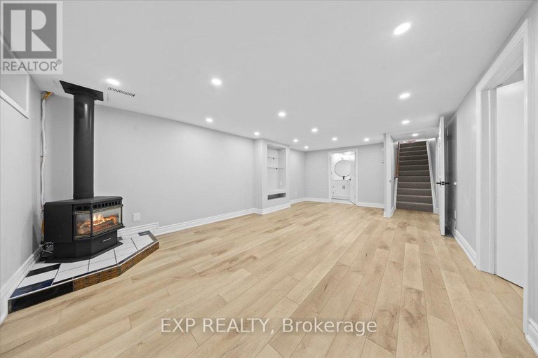 29178541/290-elderberry-terrace/chatelaine-village/ottawa/ontario/K1E1Z1_27