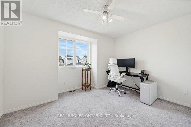 29679625/993-sheenboro-crescent/fallingbrookpineridge/ottawa/ontario/K4A3M8_15