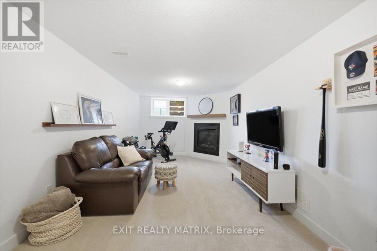 29118512/641-putney-crescent/stittsville-south/ottawa/ontario/K2S2N7_30