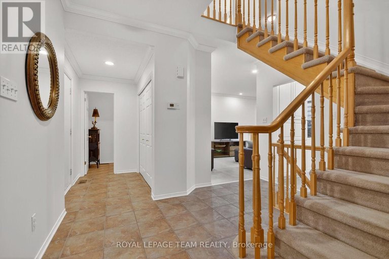 29471661/3113-apple-hill-drive-s/upper-hunt-club/ottawa/ontario/K1T3Z2_4