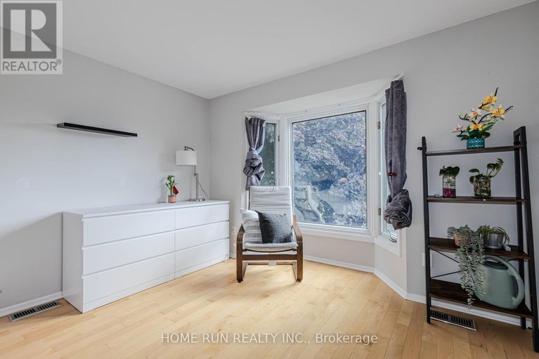 28636833/30-turret-court/glencairnhazeldean/ottawa/ontario/K2L2L1_22