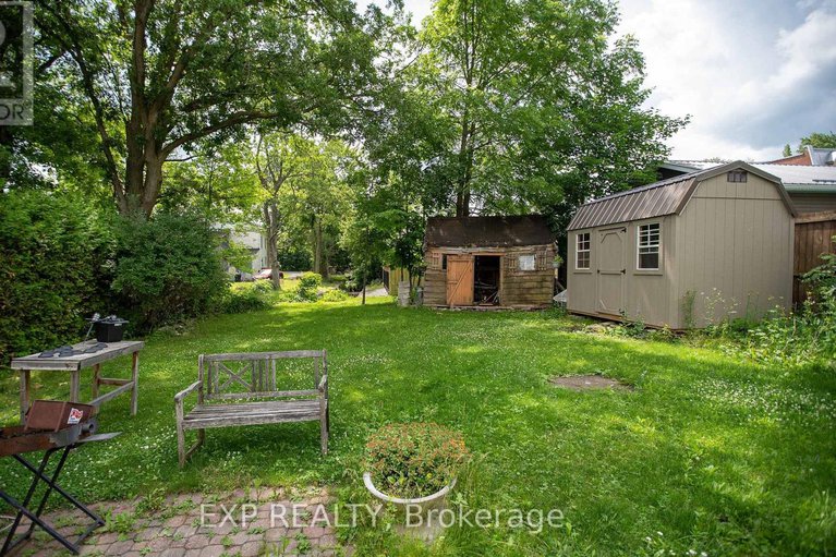 28606247/84-kenyon-street-e/alexandria/north-glengarry/ontario/K0C1A0_4