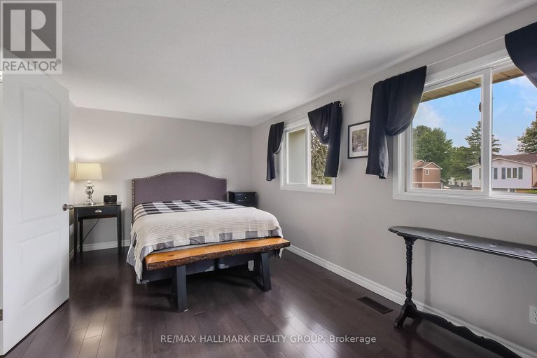 28538565/296-pintail-terrace/chatelaine-village/ottawa/ontario/K1E2A1_30