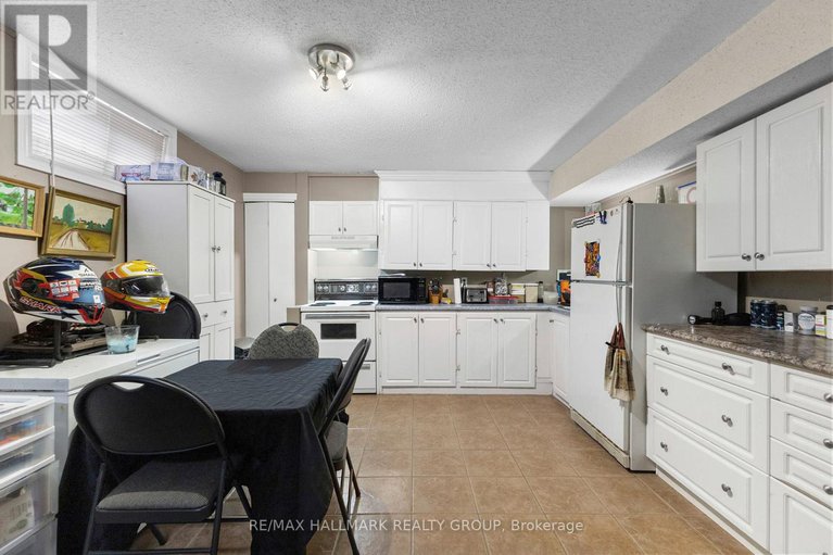 29229707/816-willow-avenue/chatelaine-village/ottawa/ontario/K1E1C7_17