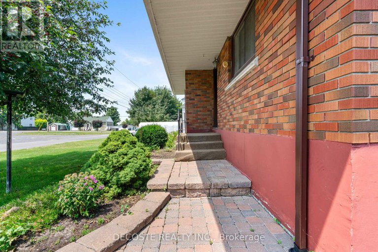 28641944/205-dominion-street-n/alexandria/north-glengarry/ontario/K0C1A0_4