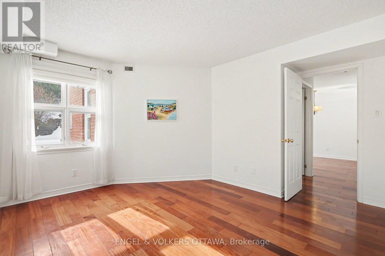 29383001/203-120-darlington-private/hunt-clubwestern-community/ottawa/ontario/K1V0X5_22