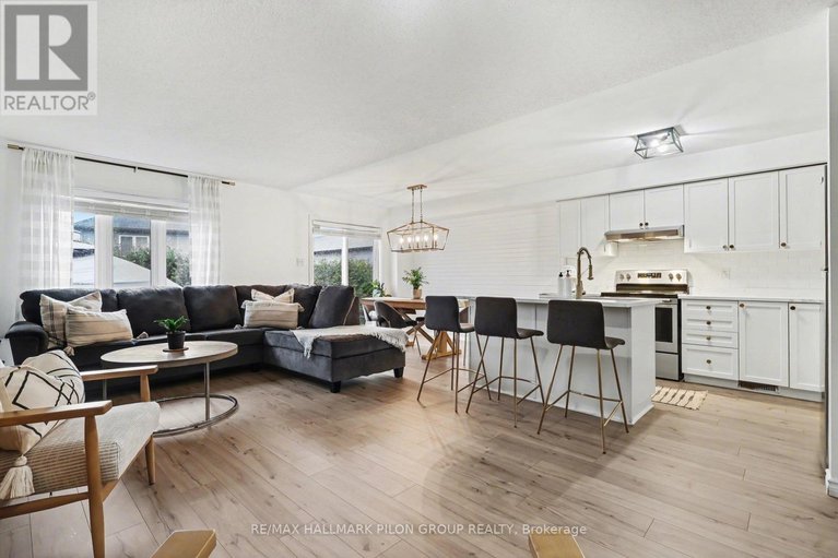 29660608/218-rolling-meadow-crescent/mer-bleuebradley-estatesanderson-park/ottawa/ontario/K1W0B1_5