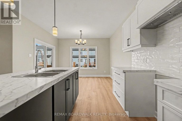 29490953/404-falcon-lane/village-of-russell/russell/ontario/K4R1E5_7