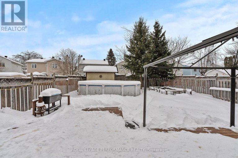 29329137/690-princess-louise-drive/fallingbrookridgemount/ottawa/ontario/K4A2C1_35