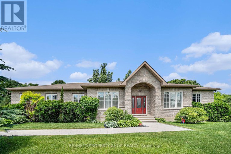 28526426/6535-empire-grove-street/greely/ottawa/ontario/K4P1G6_2