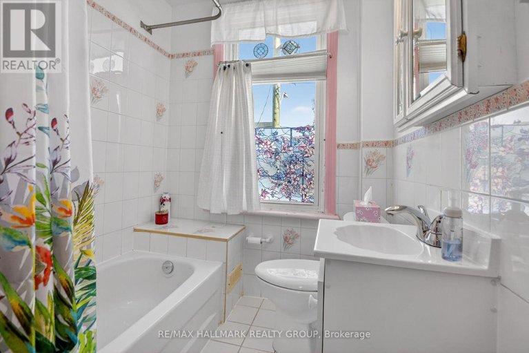 29421781/512-melbourne-avenue/mckellarhighland/ottawa/ontario/K2A1W5_27