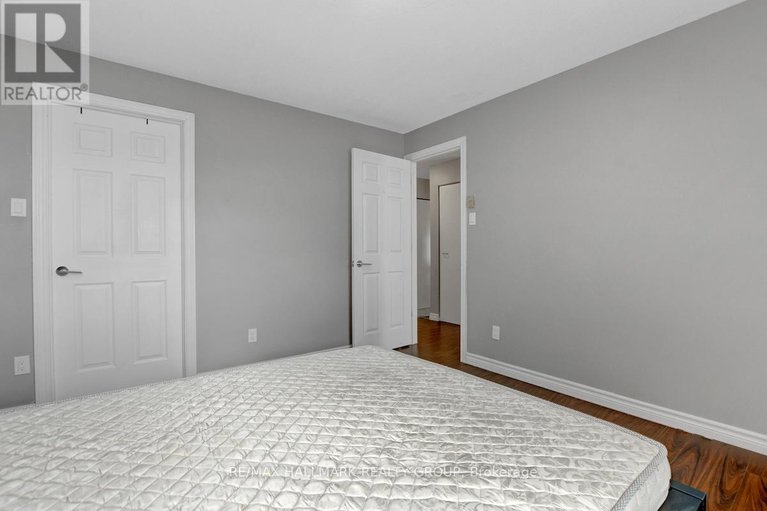 28162246/414-218-viewmount-drive/borden-farmstewart-farmcarleton-heightsparkwood-hills/ottawa/ontario/K2E7X5_23