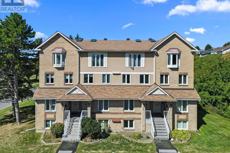 29208561/a-6643-bilberry-drive/convent-glen-north/ottawa/ontario/K1C4N5_1