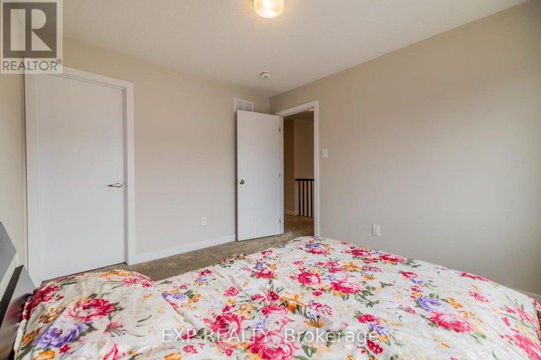 28461423/307-canadensis-lane/half-moon-bay/ottawa/ontario/K2J6X8_15