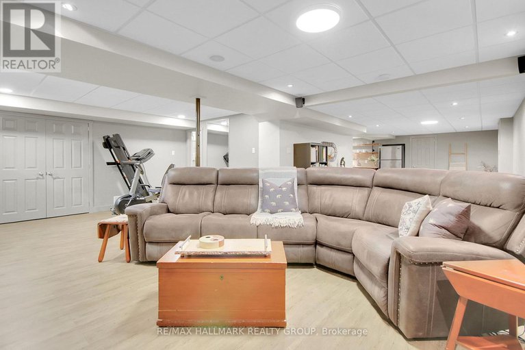 28657769/20-arbuckle-crescent/manordale/ottawa/ontario/K2G5H1_45