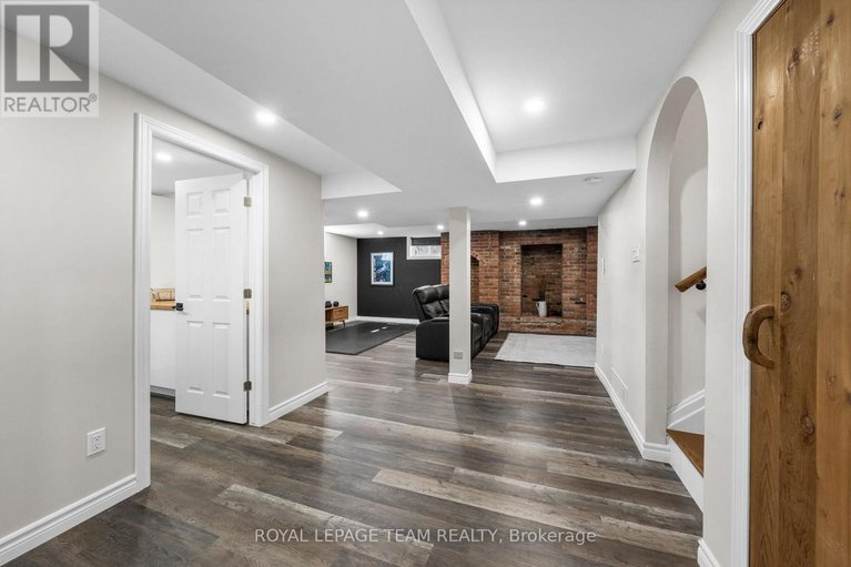 29662384/1081-boucher-crescent/manotick-south-to-roger-stevens/ottawa/ontario/K4M1B3_37