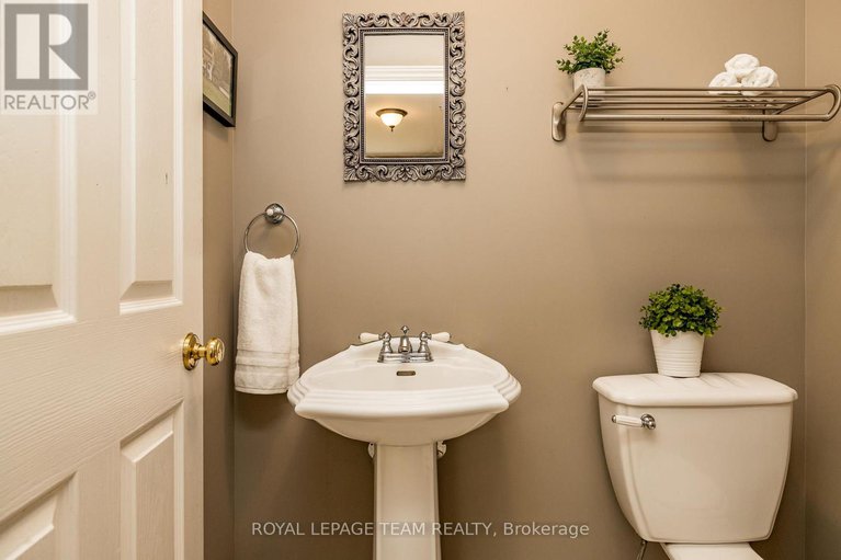 29098667/3651-burritts-rapids-road/north-grenville-twp-kemptville-south/north-grenville/ontario/K0G1N0_17