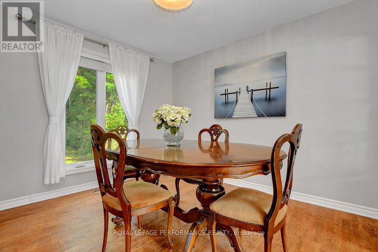 28805867/124-des-pins-street/village-of-russell/russell/ontario/K4R1C5_10