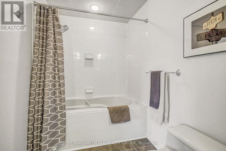 28150348/10-qualicum-street/bruce-farmgraham-parkqualicumbellands/ottawa/ontario/K2H7G8_35