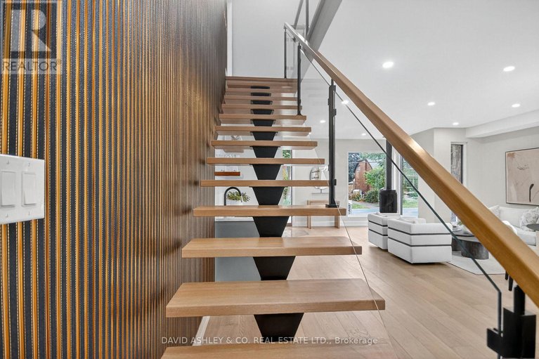 28963982/612-tweedsmuir-avenue/westborohampton-park/ottawa/ontario/K1Z5P3_16