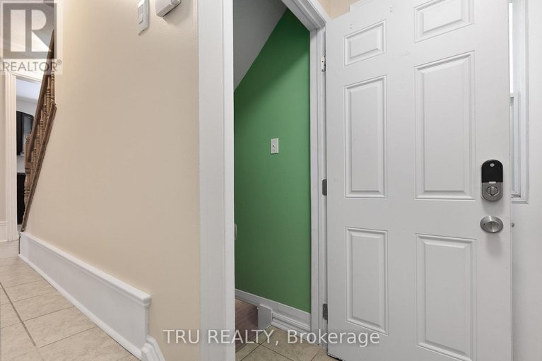 29669051/1078-st-emmanuel-terrace/convent-glen-north/ottawa/ontario/K1C2J7_33