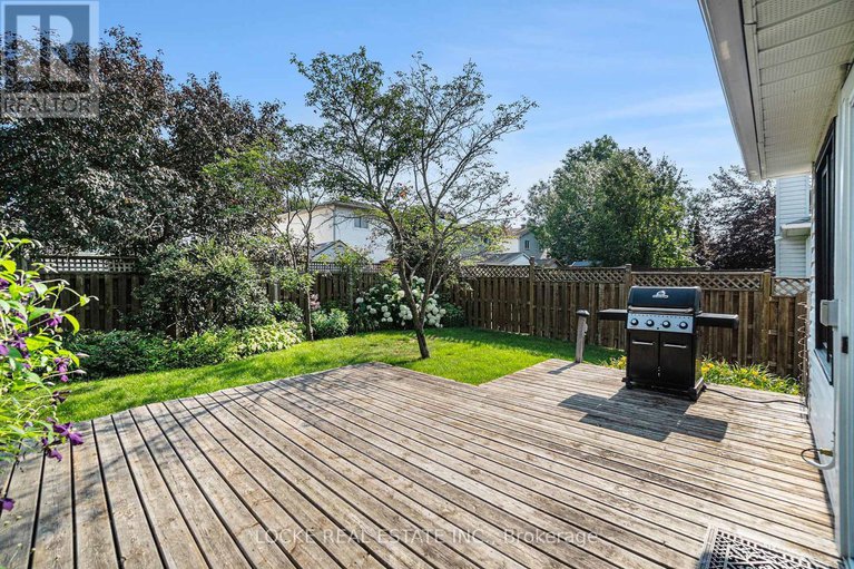 28613280/694-morewood-crescent/fallingbrookpineridge/ottawa/ontario/K4A2P7_33