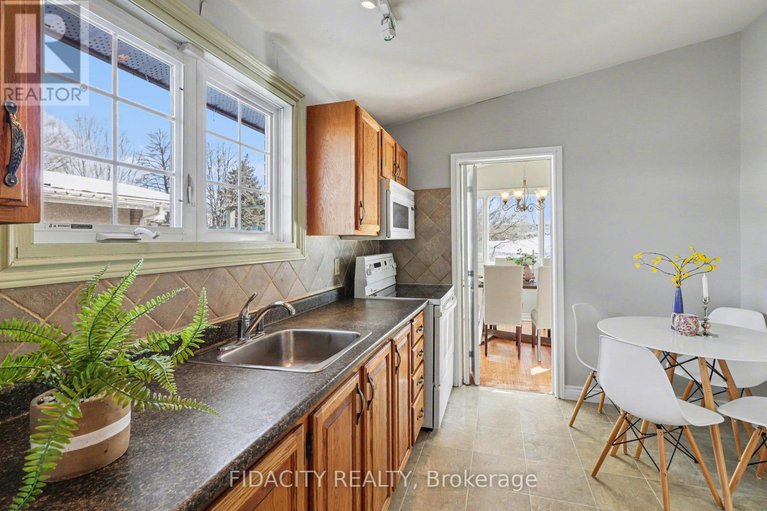 29448442/1933-connecticut-avenue/urbandale-acres/ottawa/ontario/K1H6Y3_27