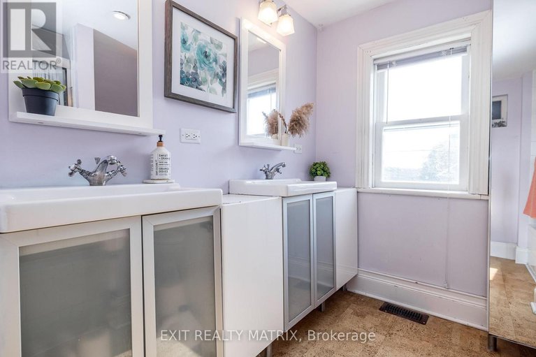 28886094/266-ann-street/almonte/mississippi-mills/ontario/K0A1A0_28