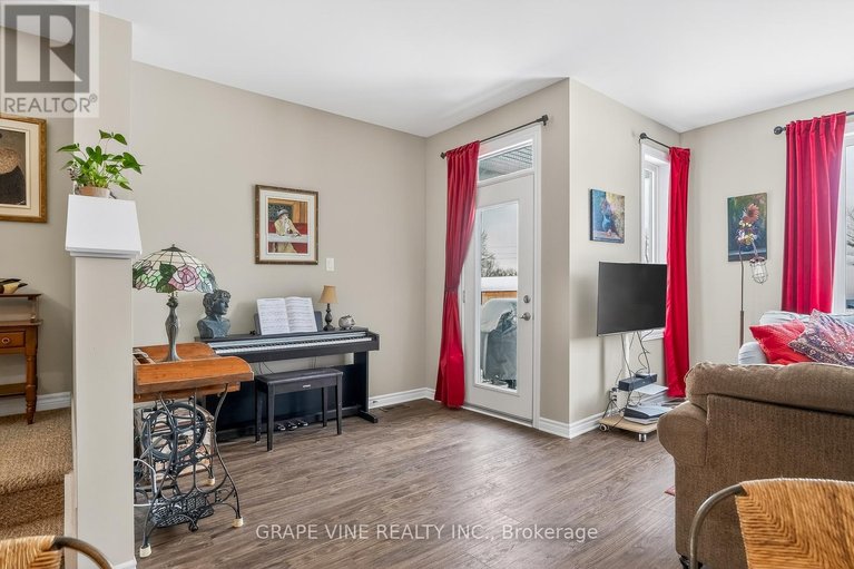 29642085/650-fisher-street/north-grenville-twp-kemptville-south/north-grenville/ontario/K0G1J0_21