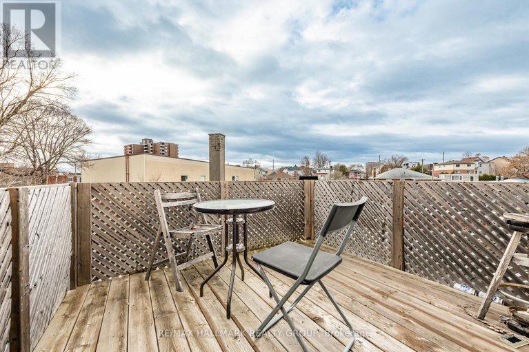 29381601/324-montfort-street/vanier/ottawa/ontario/K1L5N4_29