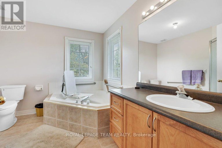 28851988/2120-trailwood-drive/north-gower/ottawa/ontario/K0A2T0_23
