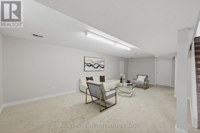 29430420/8-smugglers-court/arlington-woods/ottawa/ontario/K2H7Y7_37