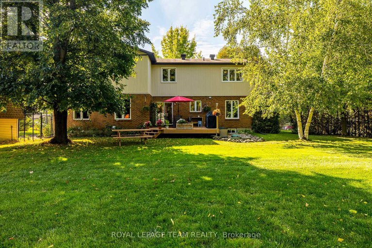 28910635/5239-mclean-crescent/manotick-long-island-nicholls-island/ottawa/ontario/K4M1G1_44