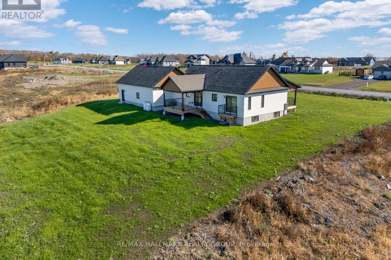 29081851/208-trudeau-crescent/russell-twp/russell/ontario/K4R1E5_28