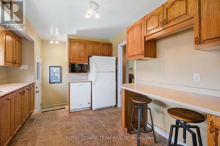 28636832/41-viewmount-drive/meadowlandscrestview/ottawa/ontario/K2G3C4_11