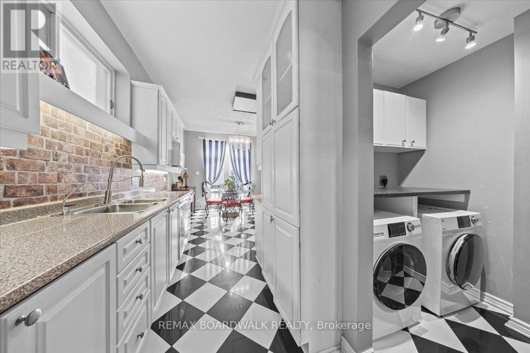 29377343/32-waverley-street/ottawa-centregolden-triangle/ottawa/ontario/K2P0T9_15