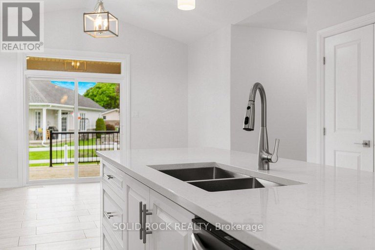 28351753/30-lakeview-drive/iroquois/south-dundas/ontario/K0E1K0_13