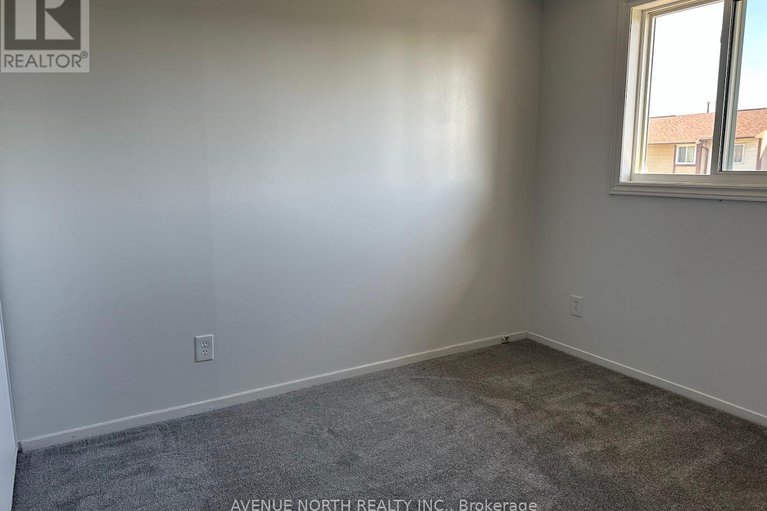 28858840/1790-dondale-st-street/pineview/ottawa/ontario/K1B5H8_16